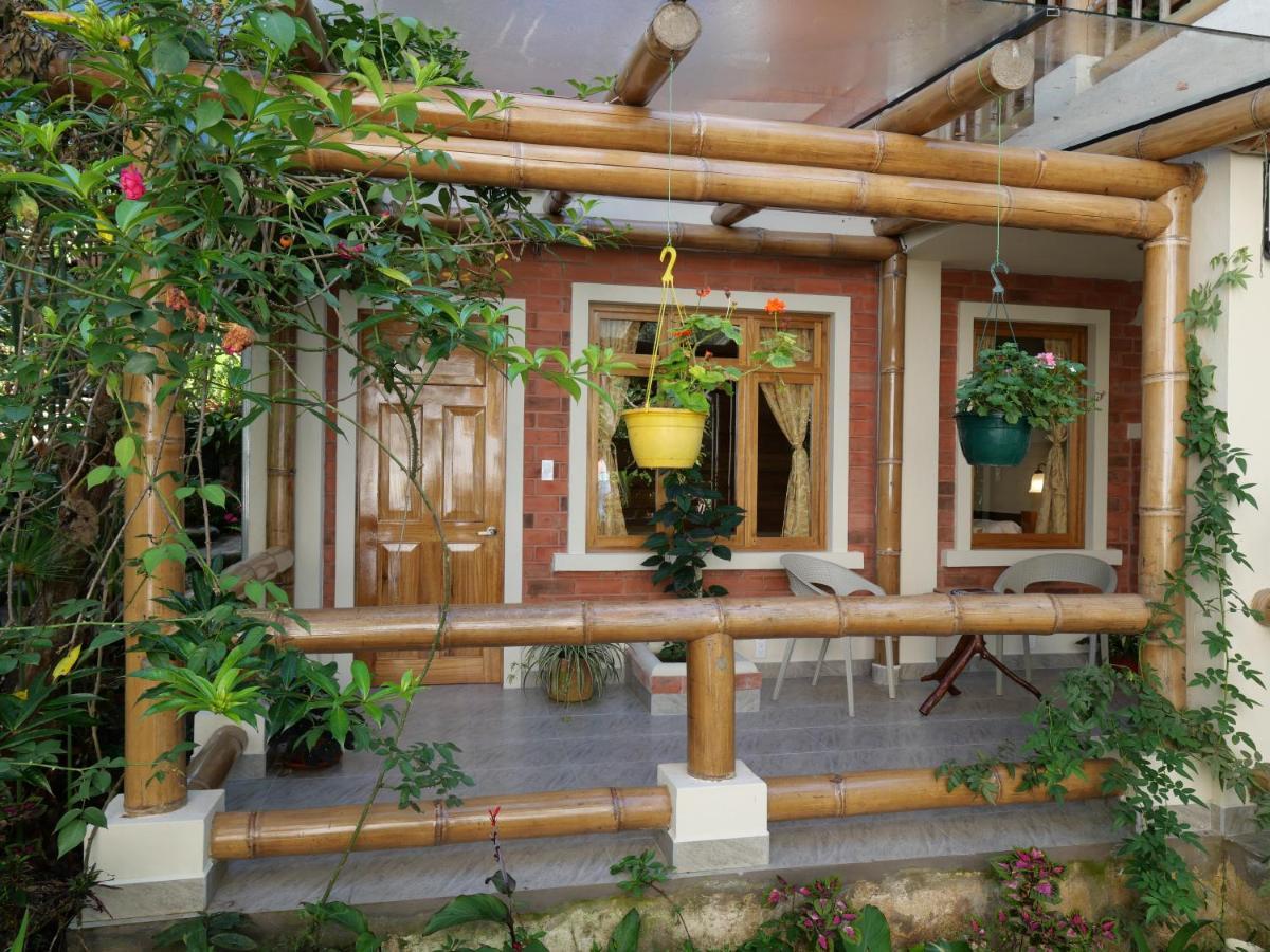 Casa Del Rio En Mindo Bed & Breakfast Exterior photo