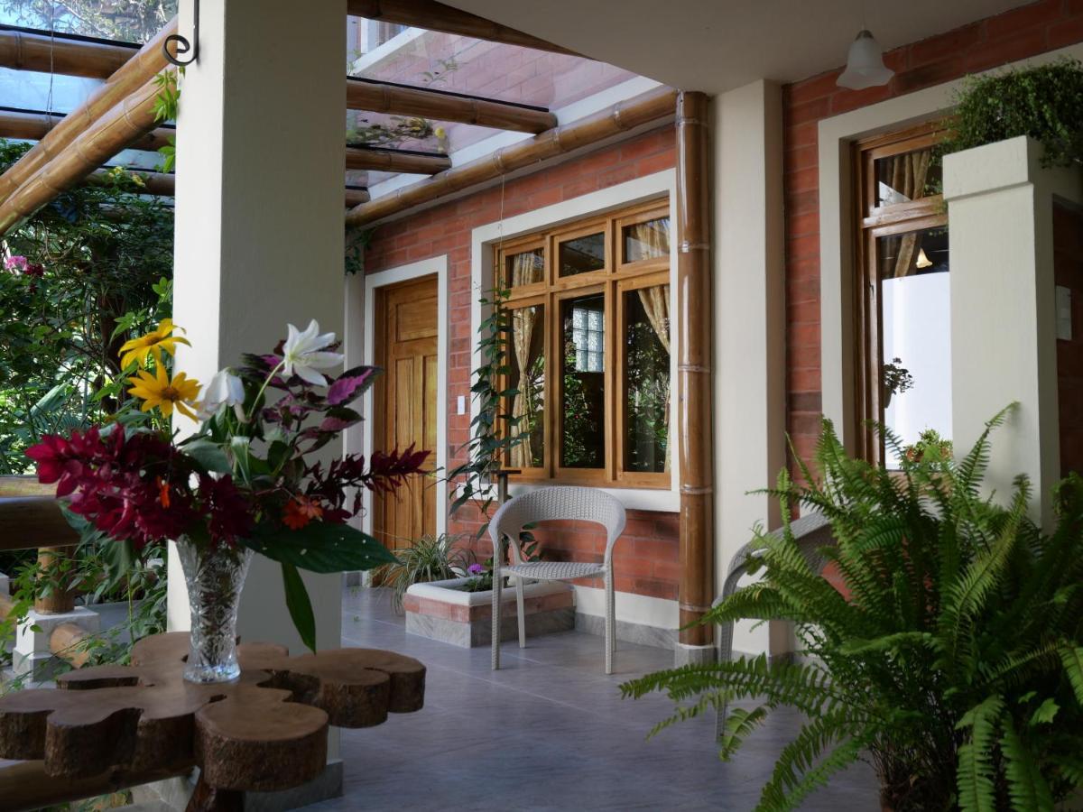 Casa Del Rio En Mindo Bed & Breakfast Exterior photo