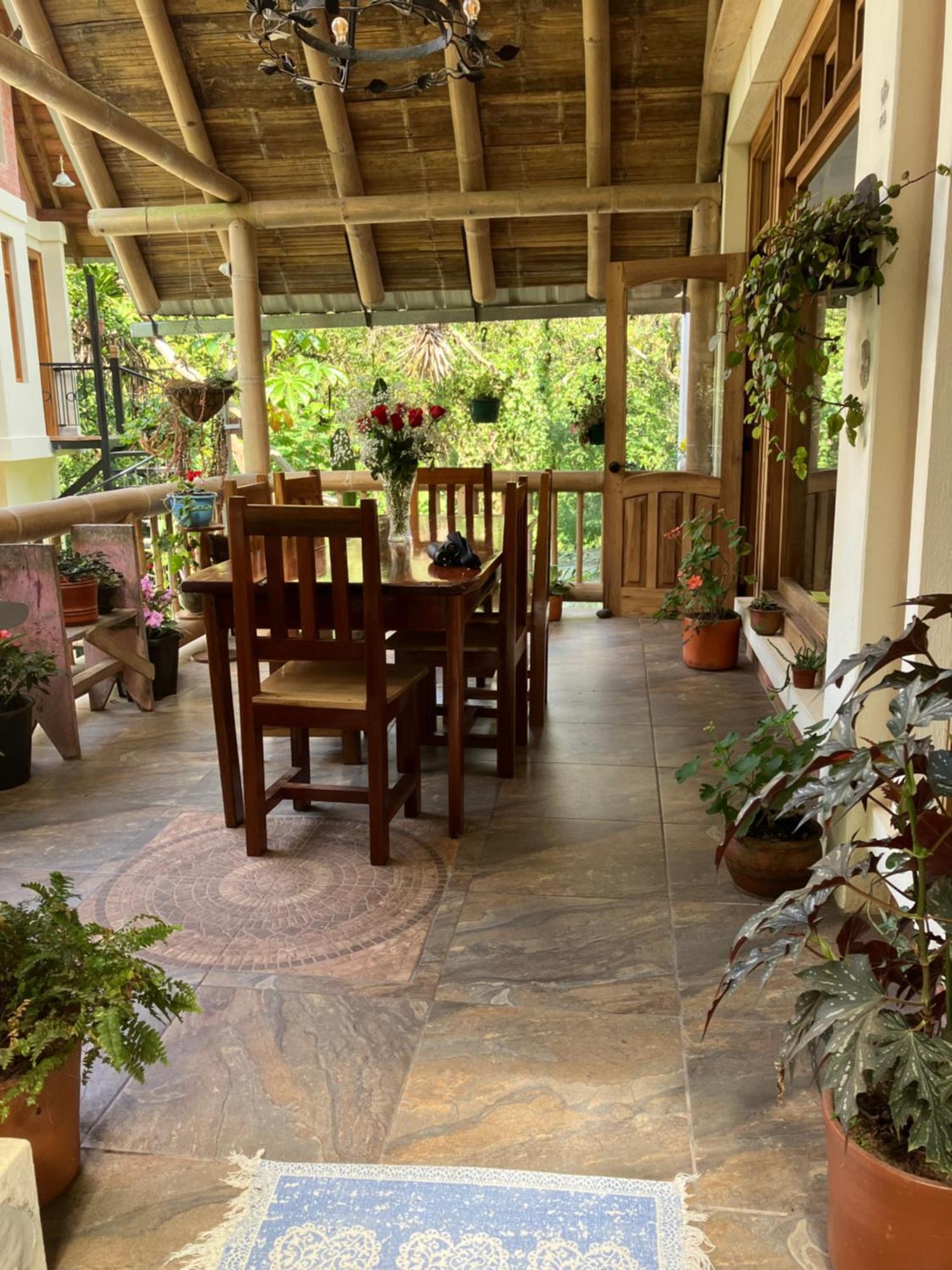 Casa Del Rio En Mindo Bed & Breakfast Exterior photo