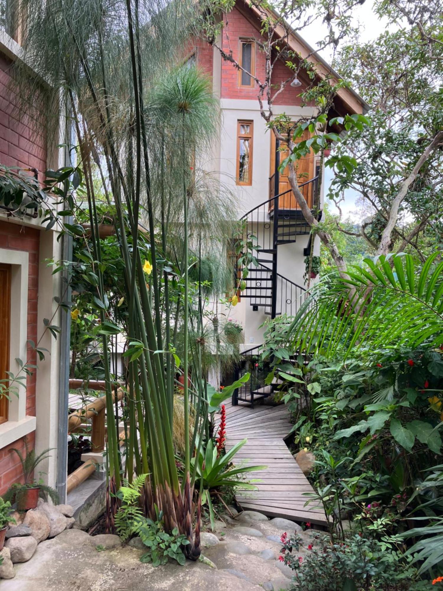Casa Del Rio En Mindo Bed & Breakfast Exterior photo