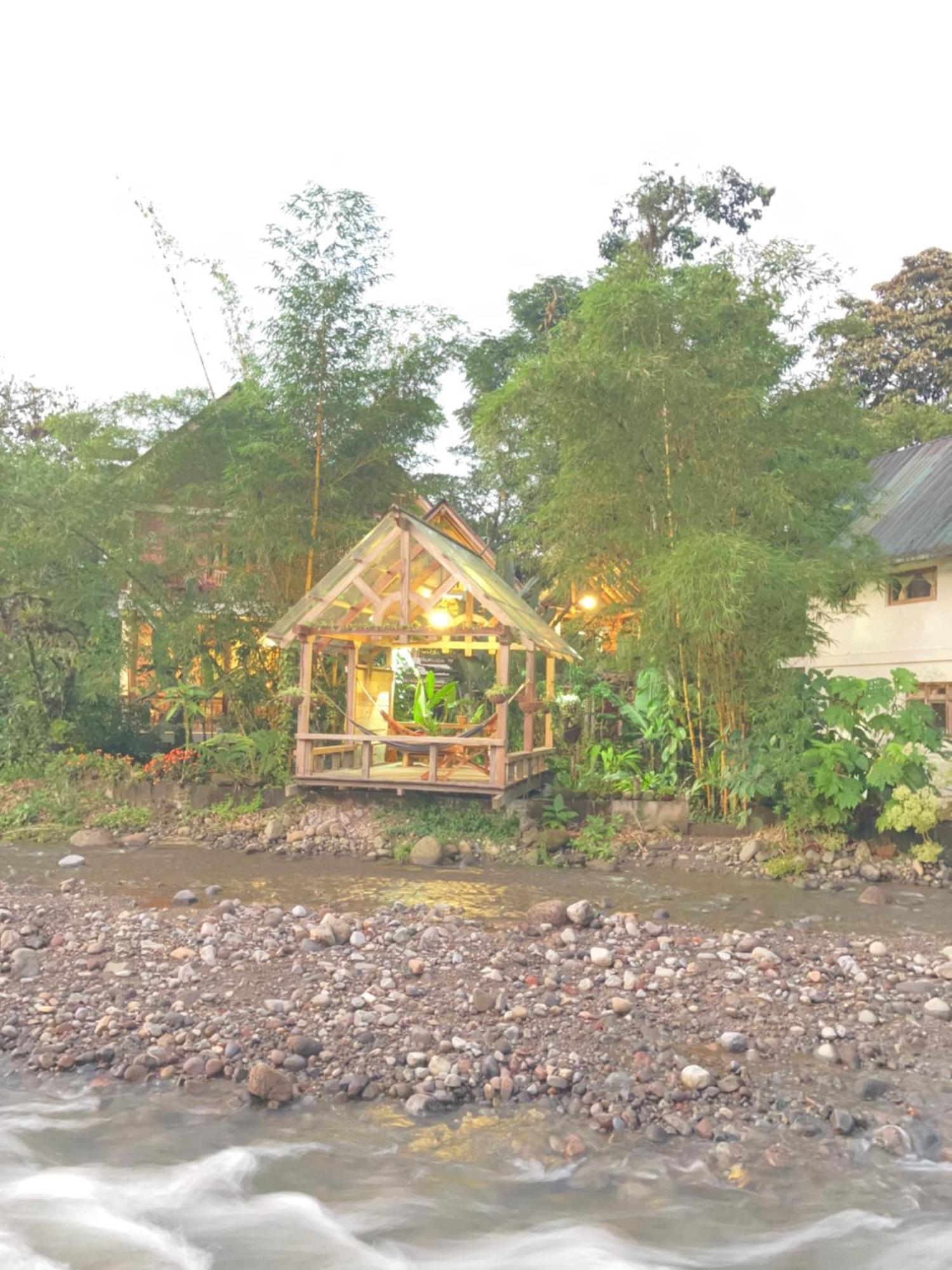 Casa Del Rio En Mindo Bed & Breakfast Exterior photo