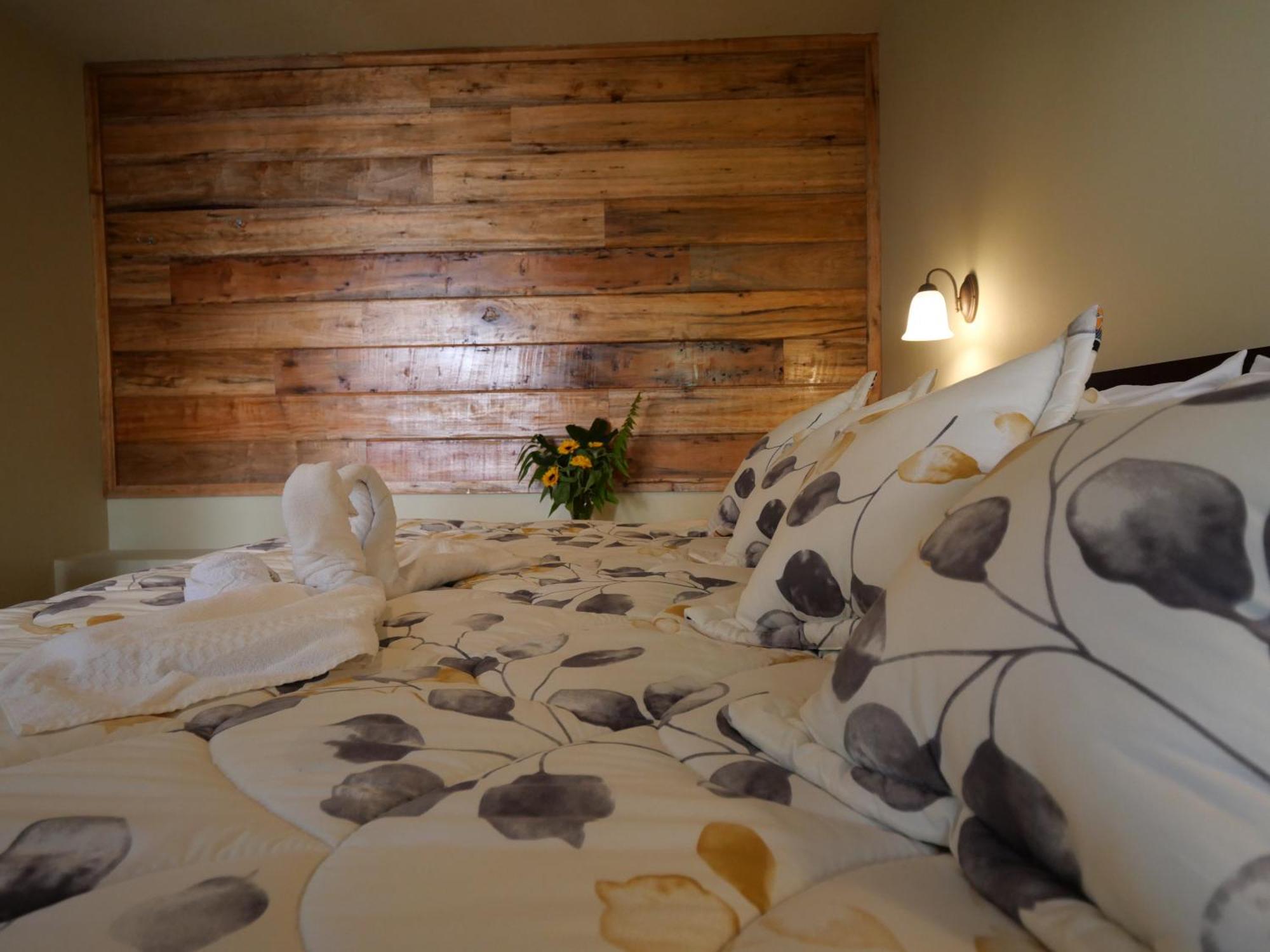 Casa Del Rio En Mindo Bed & Breakfast Exterior photo