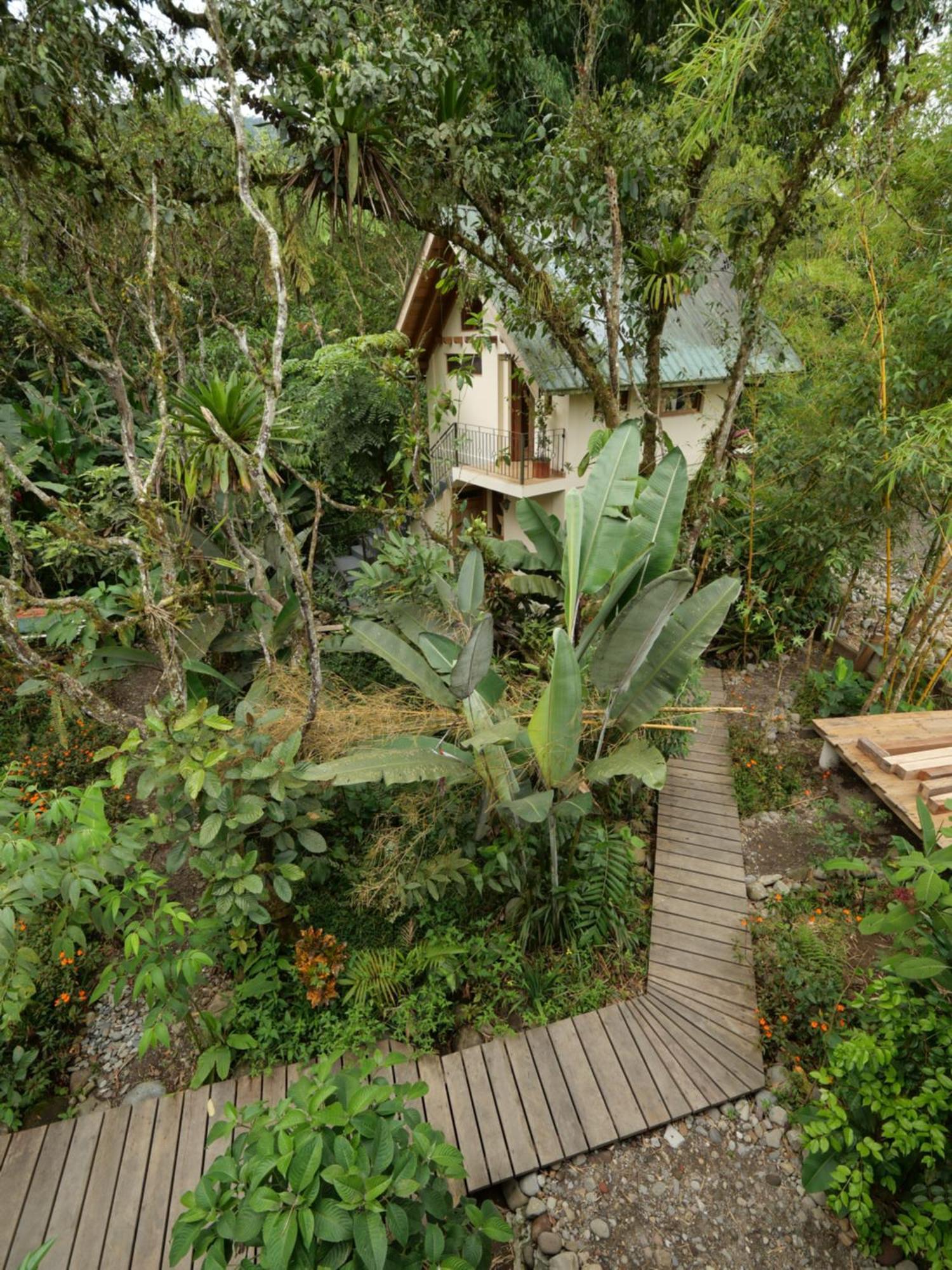 Casa Del Rio En Mindo Bed & Breakfast Exterior photo